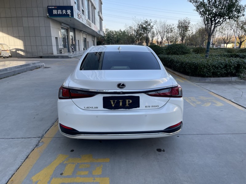 济宁19年雷克萨斯ES9