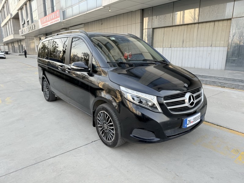 济宁17年奔驰威霆3