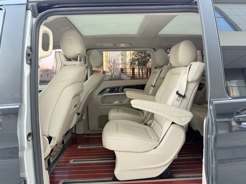 济宁17年奔驰威霆5