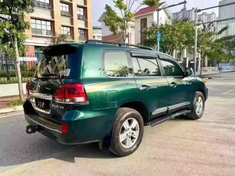 南宁13年丰田兰德酷路泽8