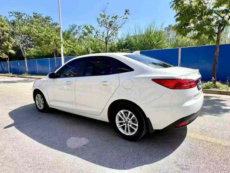 南宁21年福特福睿斯7