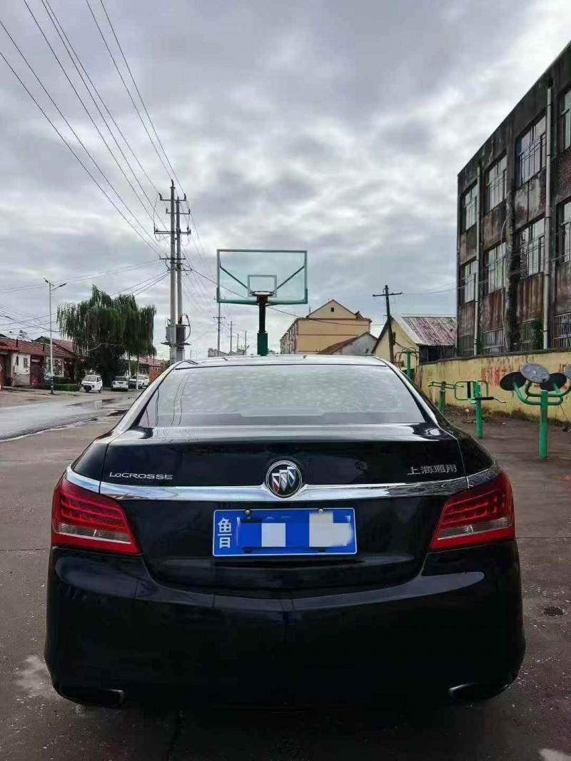 济宁15年别克君越9