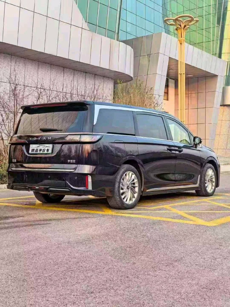 承德25年岚图汽车梦想家7