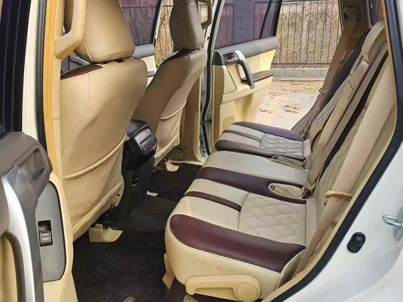 济宁16年丰田普拉多8