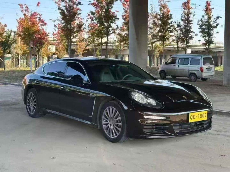 汕头15年保时捷帕拉梅拉2