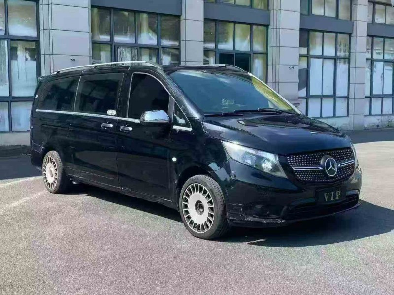 福州18年奔驰威霆2