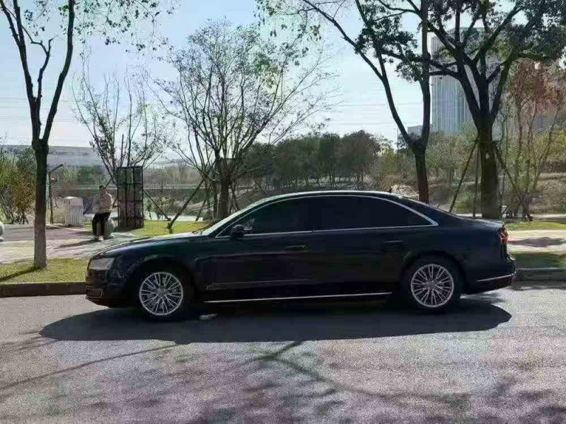 武汉16年奥迪A8L8