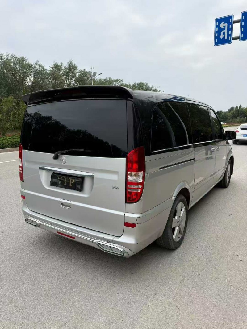 济宁15年奔驰威霆4