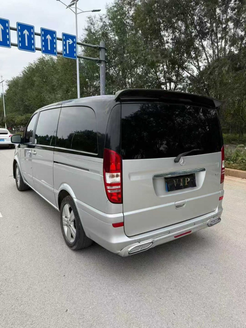 济宁15年奔驰威霆5