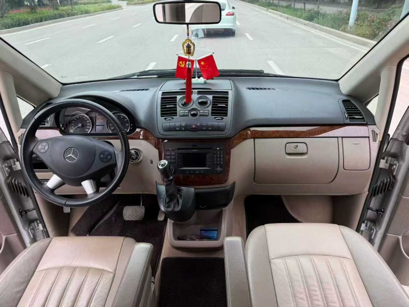 济宁15年奔驰威霆7