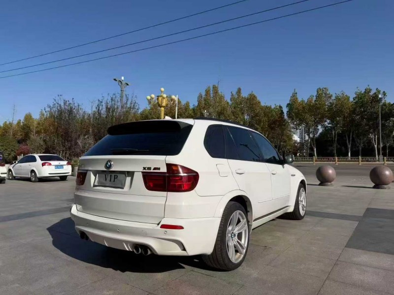 泰安11年宝马X55