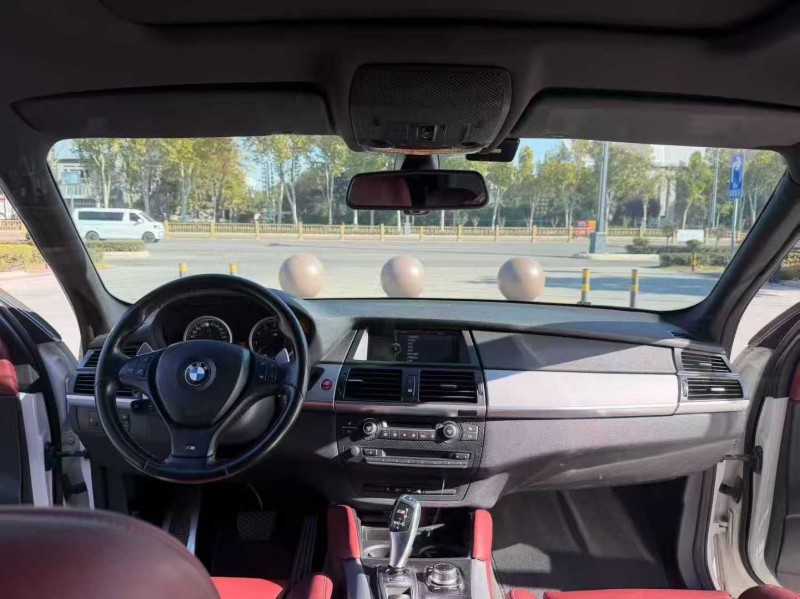 泰安11年宝马X57