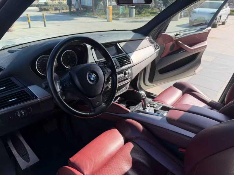 泰安11年宝马X59