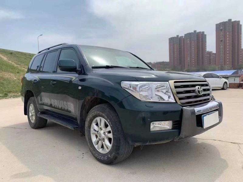 青岛10年丰田兰德酷路泽3