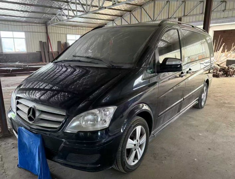 青岛16年奔驰唯雅诺2