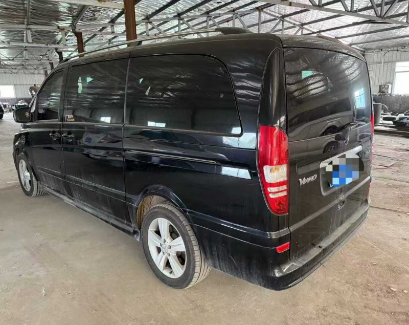 青岛16年奔驰唯雅诺7