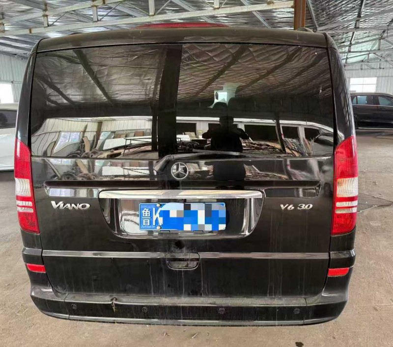 青岛16年奔驰唯雅诺9