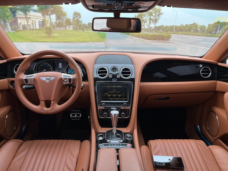 盐城17年宾利飞驰7