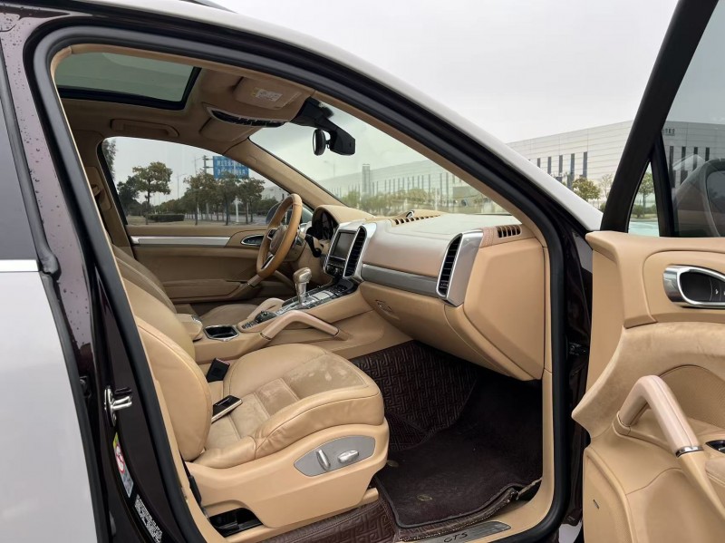 盐城15年保时捷卡宴6