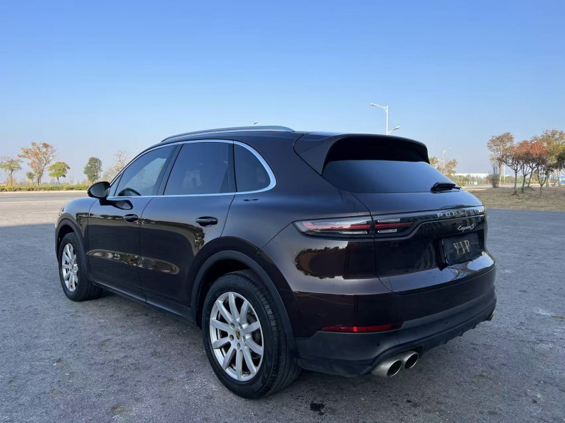 盐城18年保时捷卡宴9