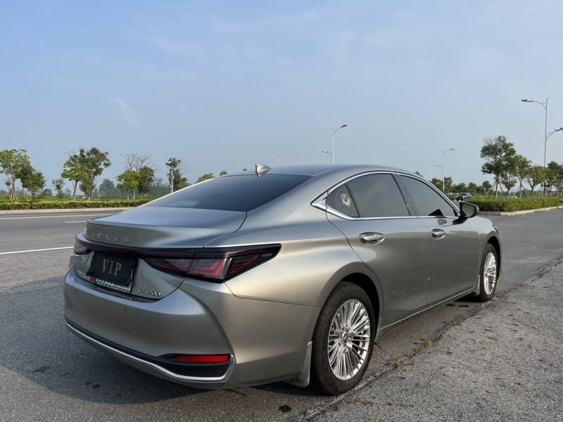 盐城24年雷克萨斯ES8