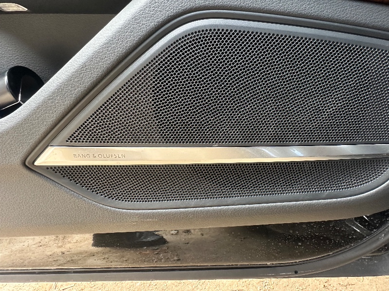 开封24年奥迪A8L11