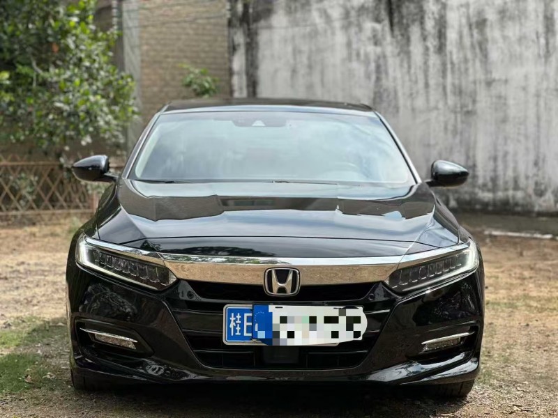 湛江19年本田雅阁1