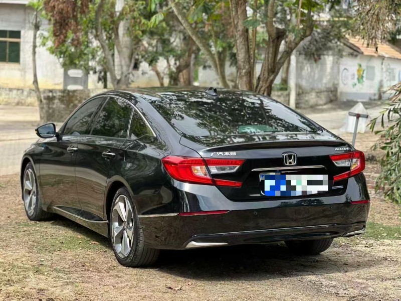 湛江19年本田雅阁8