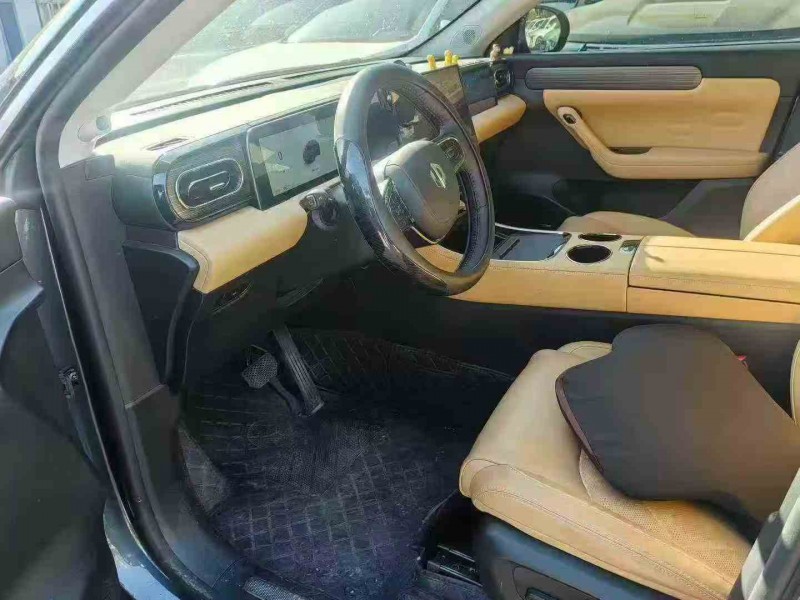 张家界24年零跑汽车C114