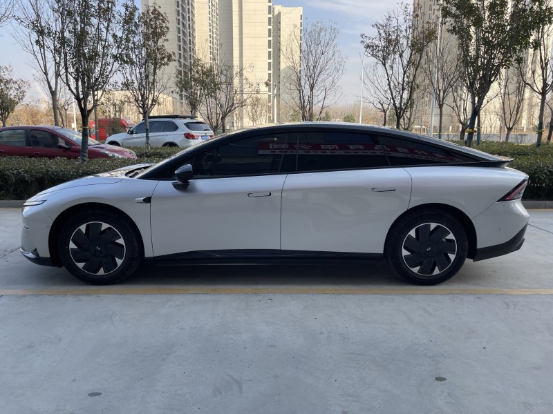 济宁25年小鹏汽车p77