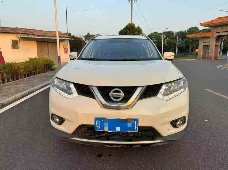 淄博17年日产奇骏1