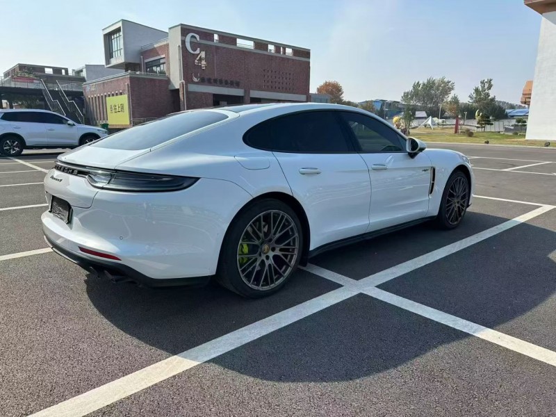 济宁23年保时捷帕拉梅拉5