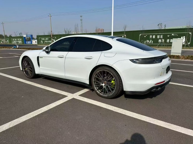 济宁23年保时捷帕拉梅拉6