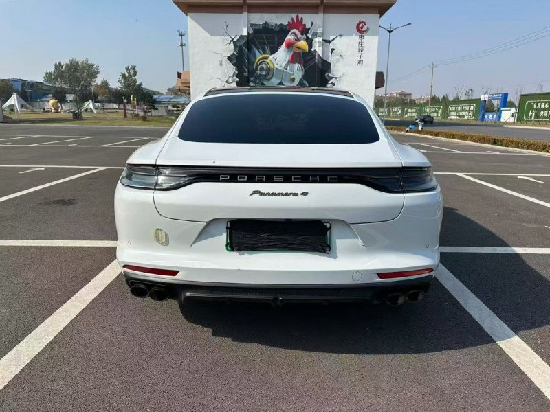 济宁23年保时捷帕拉梅拉9