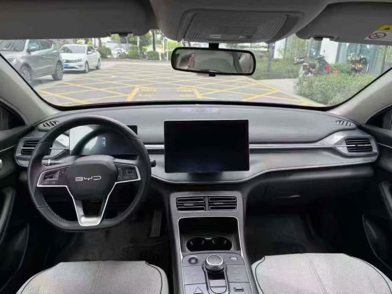 深圳24年比亚迪驱逐舰8