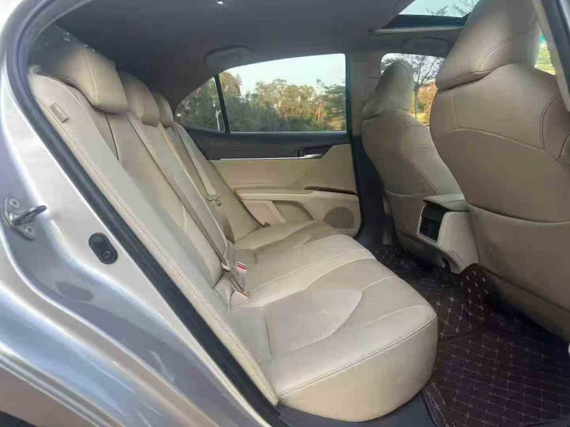 深圳22年丰田凯美瑞4