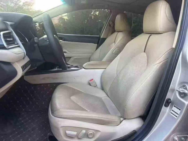 深圳22年丰田凯美瑞6