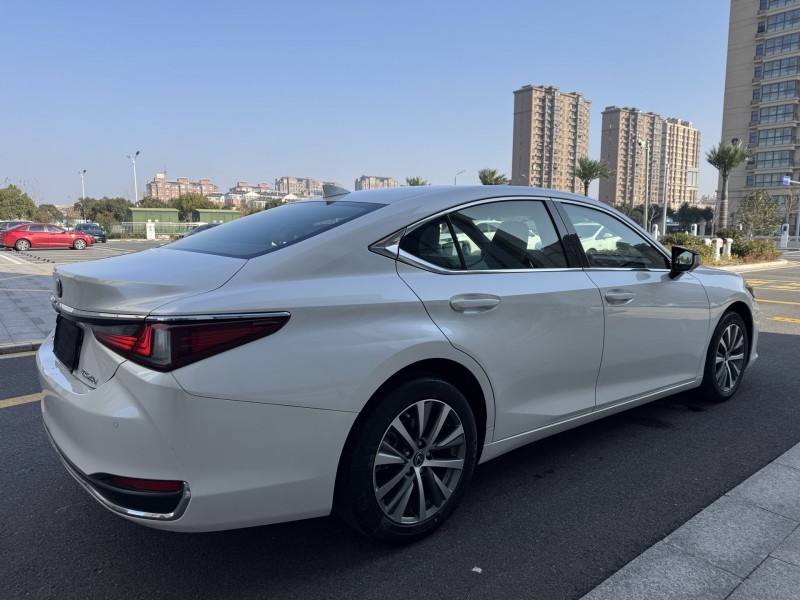 盐城21年雷克萨斯ES5