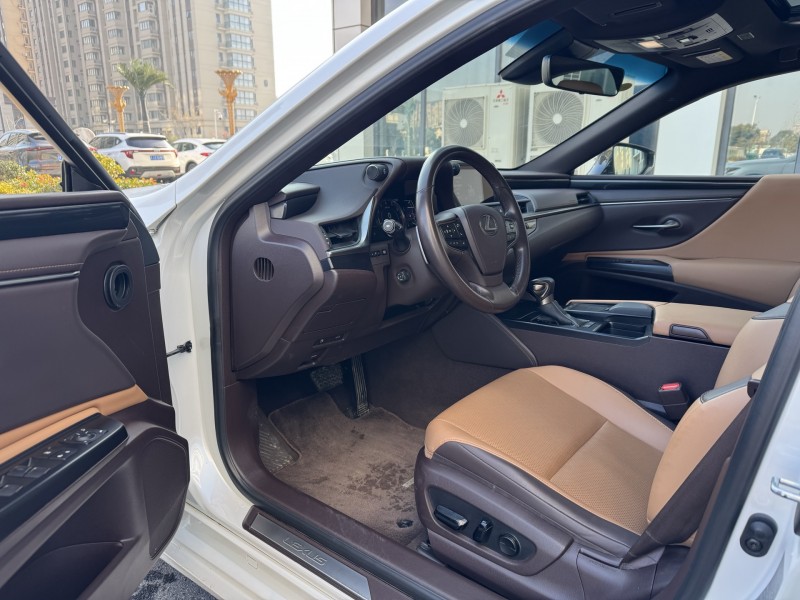 盐城21年雷克萨斯ES6