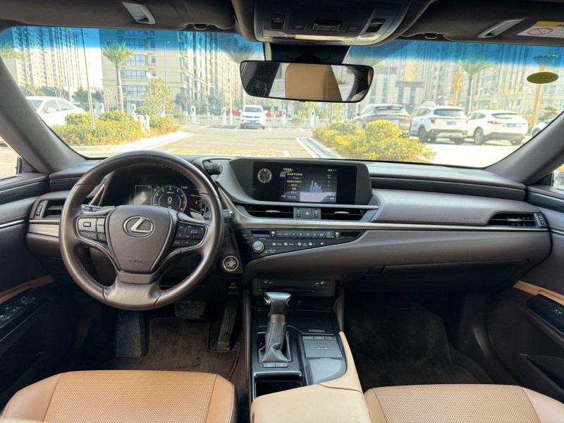 盐城21年雷克萨斯ES7