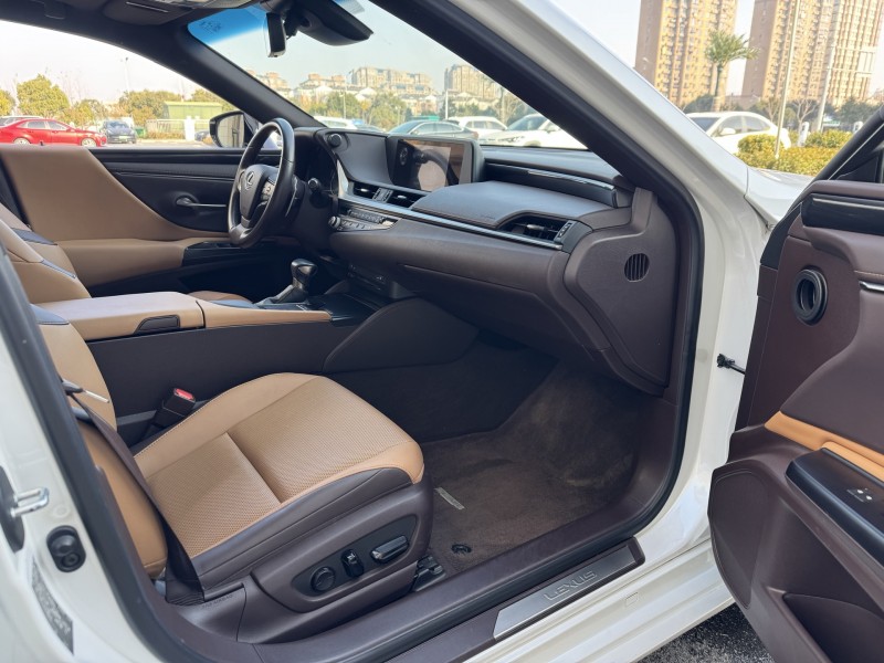 盐城21年雷克萨斯ES9