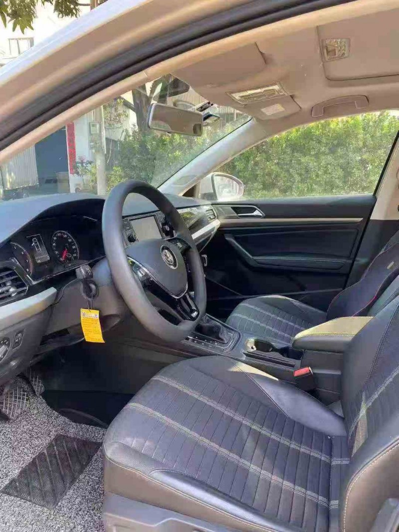 深圳20年大众朗逸4