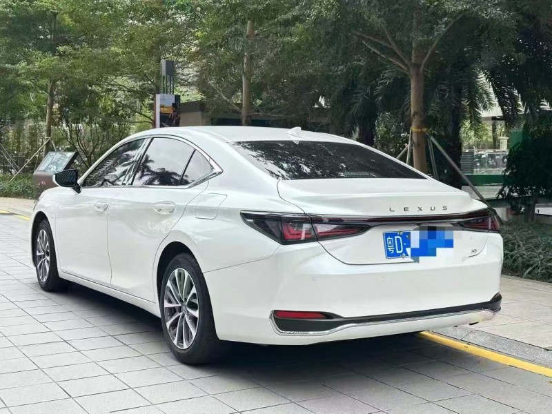 深圳25年雷克萨斯ES8
