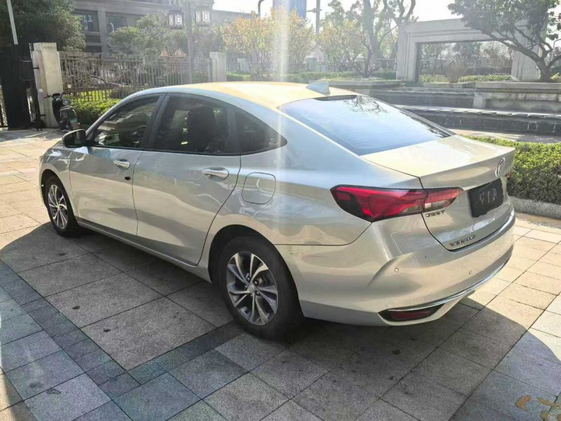 苏州23年别克威朗5