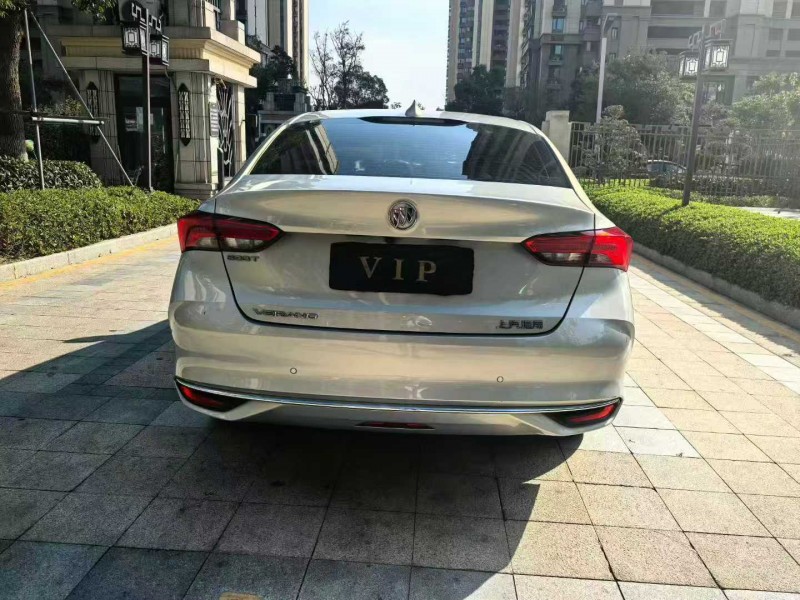 苏州23年别克威朗9