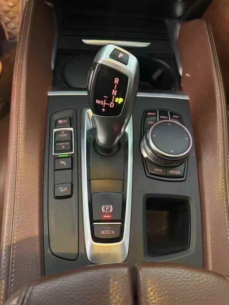 东营17年宝马X68