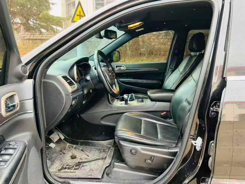 枣庄16年Jeep大切诺基3