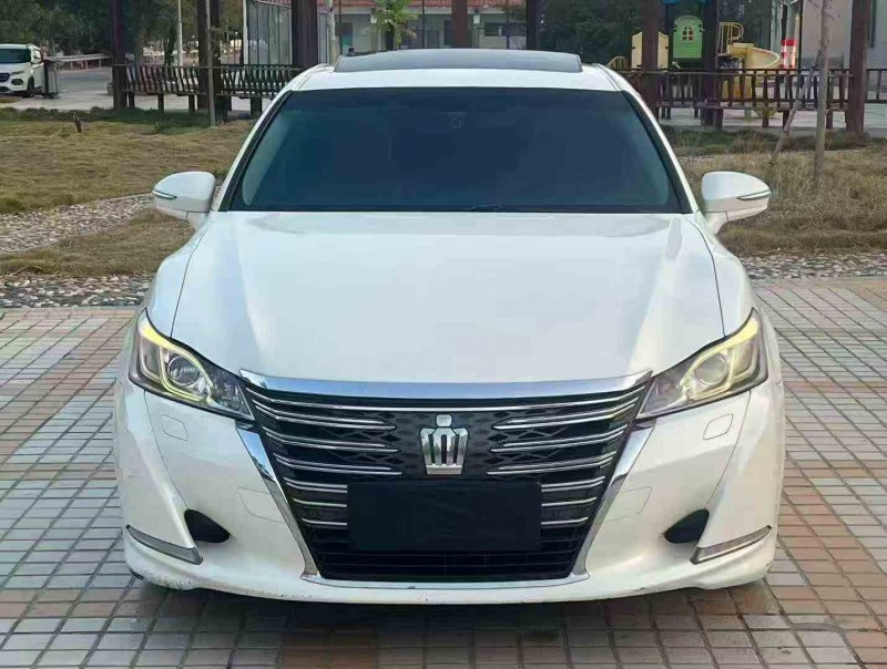 深圳15年丰田皇冠1