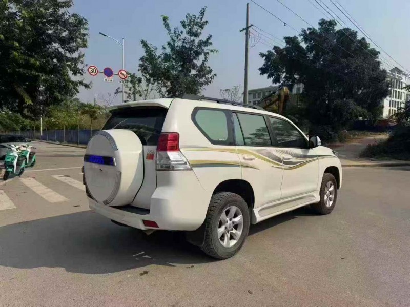 北海13年丰田普拉多9