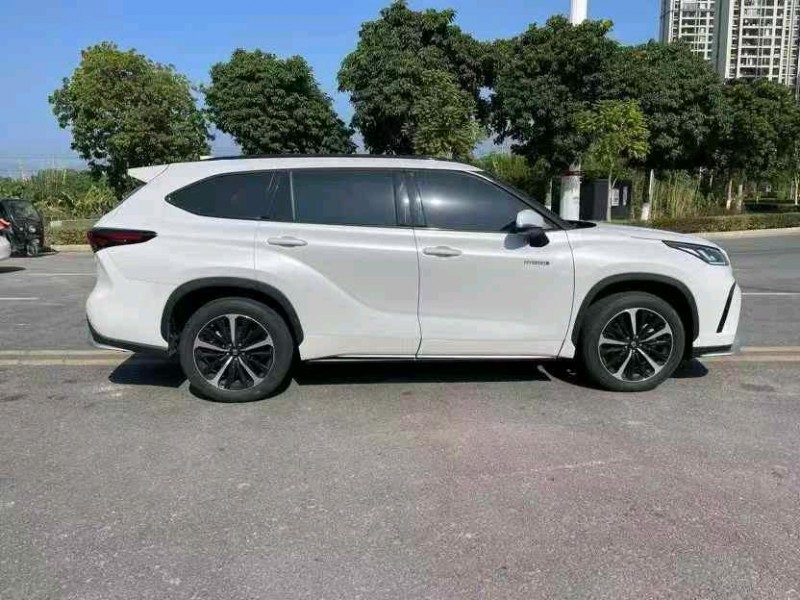 新余24年丰田皇冠2